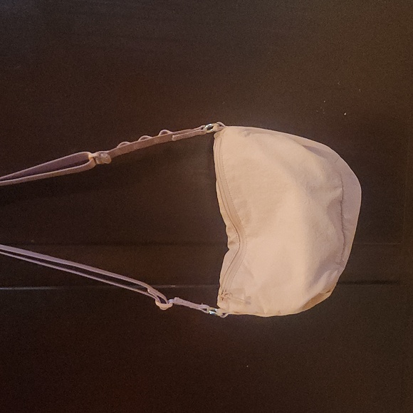 Lululemon pink purse - Picture 3 of 8